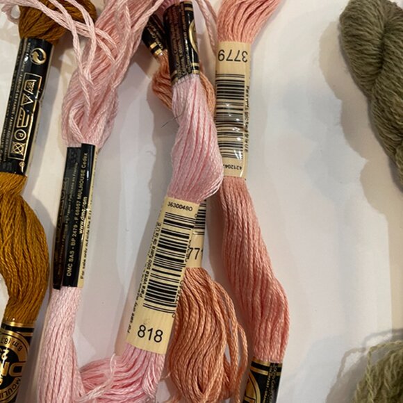 Embroidery Threads - cotton/metallic/silk/wool - Picture 4 of 9